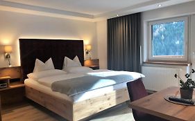 B&B HOTEL CENTRAL - Zimmer - Studios - Apartments